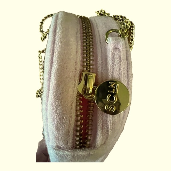 PALE pink Barbie inspired heart shaped purse with gold chain crossbody strap. - Picture 4 of 8